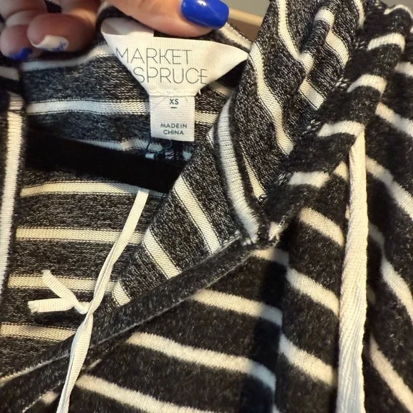 Market & Spruce Charcoal and White Striped Pullover - Picture 4 of 6